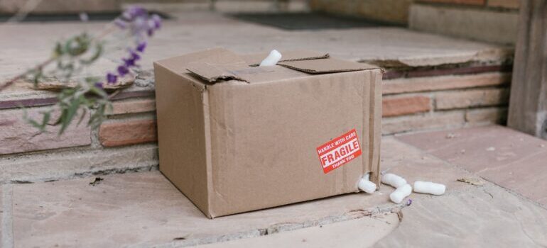Damaged box - one of the pitfalls of hiring unprofessional movers in Brooklyn