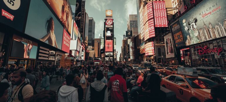 a crowded street in Manhattan